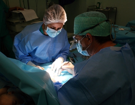 Operaţia: Dr Valentin Voinescu şi Dr Mihaela Avram
